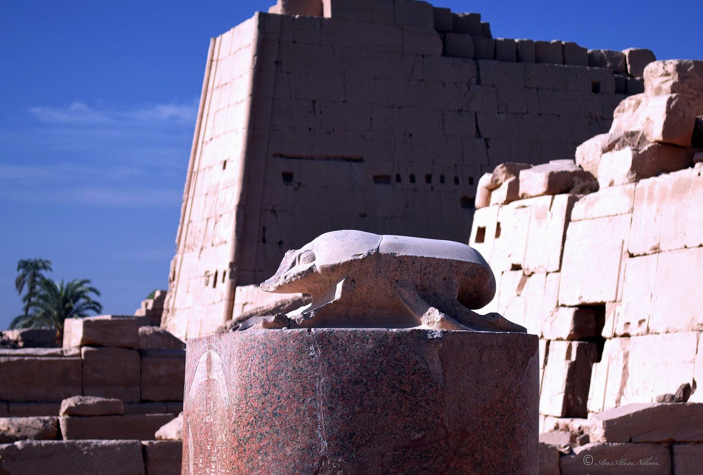 El Templo de Karnak the scarab statue located
